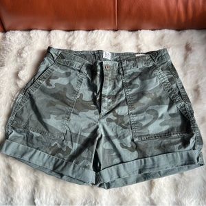 GAP Girlfriend Khaki Short Size 10